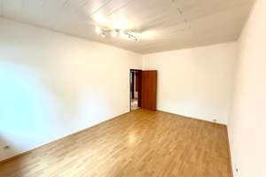 Modernisierte 3-Zimmer-Wohnung mit EBK im 1. OG in Krefeld – Memeler Platz 7, 47809 Linn, Krefeld – Vorschaubild 3