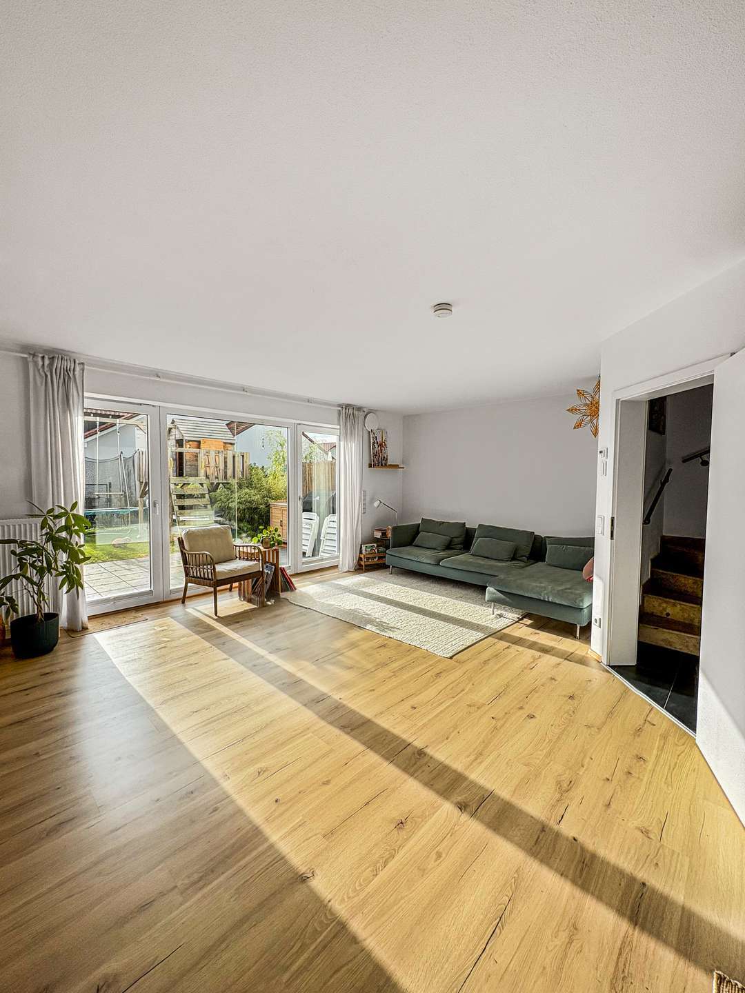 Immobilie in Wettstetten - Stilvolles Reihenmittelhaus mit Energieeffizienzklasse A, 157 m² Wohnfläche und sonniger Terrasse - Bild 6