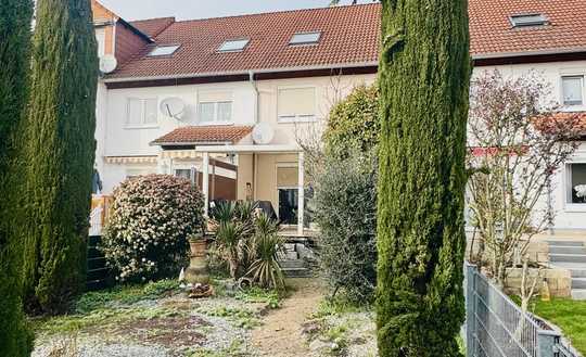 *** REIHENHAUS - GROSSZÜGIG - MODERNISIERT  ***