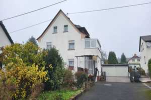 Familienidylle in Hillscheid - Einfamilienhaus mit Einliegerwohnung, 2 Garagen und sonnigem Garten! – Westerwaldkreis – Vorschaubild 2