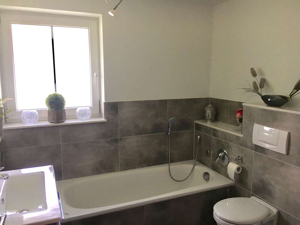 Immobilie in Großhansdorf - Reihenhaus in bester Lage - provisionsfrei - Parkplatz inklusive - Bild 1