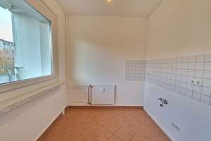 Noch ein paar Handgriffe und dann ist sie bereit! Ihre neue 3-Zimmer-Wohnung wartet! – 1169 Gorbitz-Ost, Dresden – Vorschaubild 4
