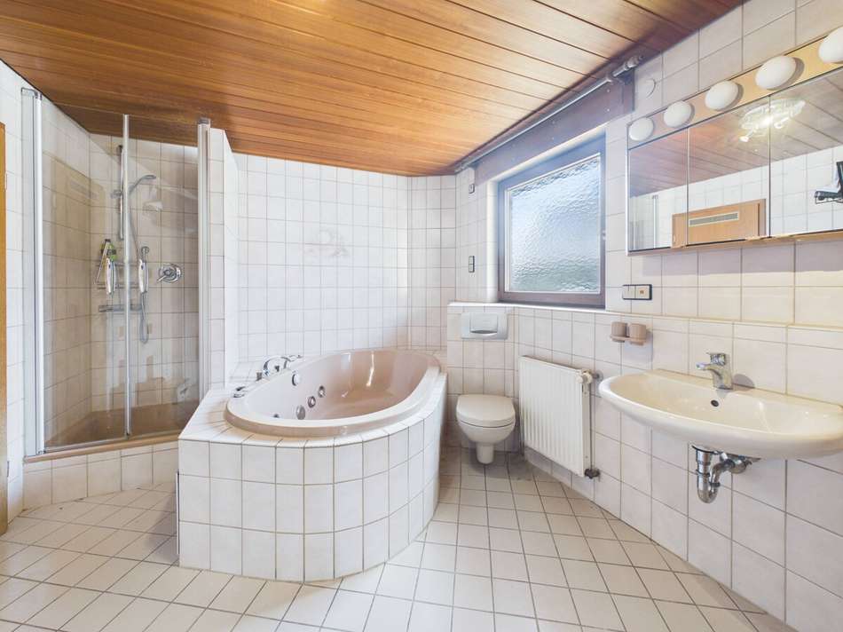Badezimmer EG