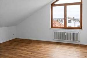 Frisch renovierte Wohnung mit außergewöhnlicher Raumhöhe, neuer Einbauküche, Südbalkon und Garage – Die vollständige Adresse der Immobilie erhältst du vom Anbieter., 72770 Betzingen, Reutlingen – Vorschaubild 4