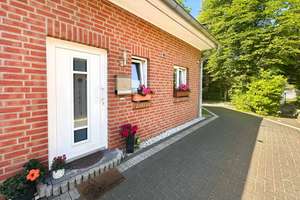 Modernes Familienzuhause unter Kastanien: Gartenidylle, Carport, Wärmepumpe, PV-Anlage – Die vollständige Adresse der Immobilie erhältst du vom Anbieter., 23569 Kücknitz, Lübeck – Vorschaubild 3