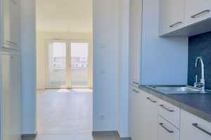 Hannover Kronsrode Neubau: Einbauküche, Süd-Loggia, Tageslicht-Bad, Fußbodenhzg, Lift, TG, Keller... – Christine-Hardt-Straße 23, 30539 Hannover – Vorschaubild 2