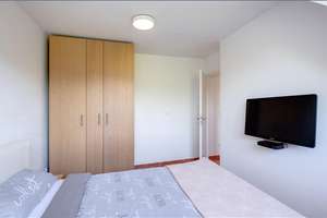 Möbliert: Dachgeschosswohnung mit guter Anbindung in Südlage – Die vollständige Adresse der Immobilie erhältst du vom Anbieter., 81825 Gartenstadt Trudering, München – Vorschaubild 4