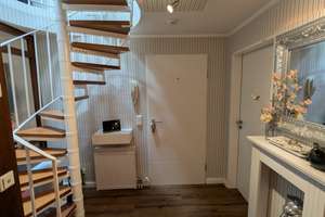 Traumhafte Dachgeschosswohnung mit Balkon in Krefeld Stadtmitte – Die vollständige Adresse der Immobilie erhältst du vom Anbieter., 47798 Stadtmitte, Krefeld – Vorschaubild 3