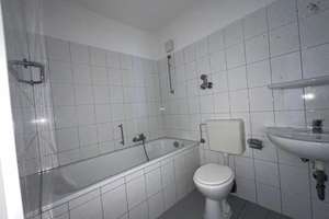 Renovierte 3-ZKB-Balkonwohnung im Hochhaus im Europaviertel zu vermieten! – Europaring 4, 26389 Neuende, Wilhelmshaven – Vorschaubild 2