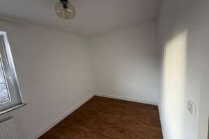 Wohnen mit Charakter: 3,5-Zimmer-Wohnung in Essen-Frohnhausen – Dollendorfstraße 17, 45144 Frohnhausen, Essen – Vorschaubild 3