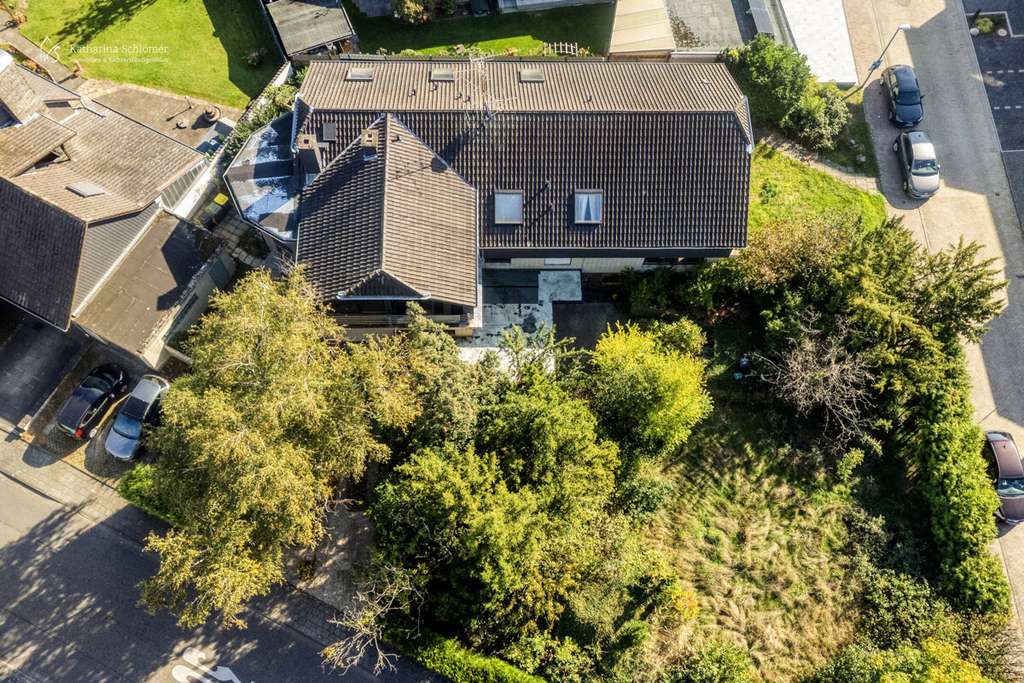 Immobilie in Dormagen - Ein Haus, unendliche Möglichkeiten...Drei Wohneinheiten in bester Lage von Dormagen-Ückerath - Bild 3