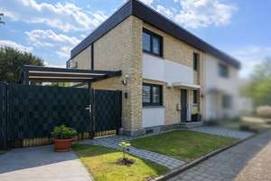 Moderne Doppelhaushälfte mit Photovoltaikanlage & Top-Ausstattung