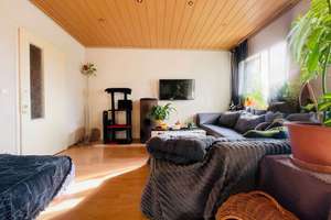 Drei Zimmer Wohnung mit neuem Südwest Balkon und schönem Ausblick