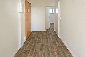 Geräumige Familienwohnung mit Balkon – direkt bezugsfrei – Richard-Paulick-Straße 12, 6124 Südliche Neustadt, Halle (Saale) – Vorschaubild 5