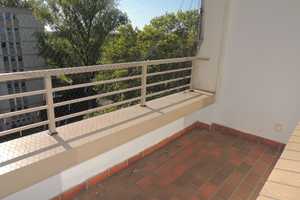 RENOVIERTE 3-ZI.-WOHNUNG IM 2. OBERGESCHOSS M. AUFZUG U. BALKON IN RUHIGER LAGE VON KR.-GARTENSTADT – Stettiner Straße 27, 47829 Krefeld – Vorschaubild 2
