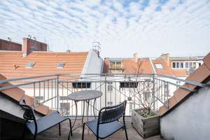 Moderne und lichtdurchflutete Dachgeschosswohnung im klassischen Altbau – Die vollständige Adresse der Immobilie erhältst du vom Anbieter., 10245 Friedrichshain, Berlin – Vorschaubild 7