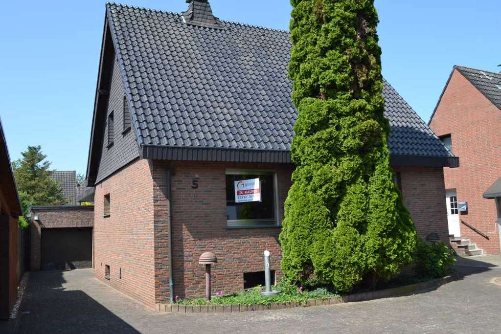 Zeitlose Eleganz trifft auf großzügiges Wohnen – Freistehendes Einfamilienhaus mit Süd-West-Garten