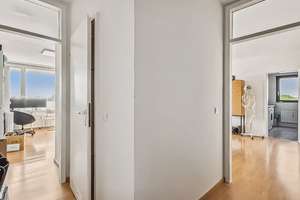 Sonnige 3-Zimmer-Wohnung mit großem Westbalkon in zentraler Lage von Köln-Riehl – Die vollständige Adresse der Immobilie erhältst du vom Anbieter., 50735 Riehl, Köln – Vorschaubild 2