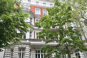 Herrschaftlicher Altbau in begehrter Lage - Anfragen bitte schriftlich