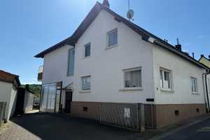**Ein-/Zwei-Familienwohnhaus mit großen Grundstück und Nebengebäude** – Main-Kinzig-Kreis – Vorschaubild 1