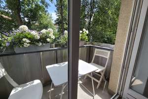 renovierte 2,5-Zi-Wohnung mit Südwest Balkon, an der Grenze zu Düsseltal; Energieeffizienzklasse C!! – Graf-Recke-Straße 147, 40237 Düsseltal, Düsseldorf – Vorschaubild 2