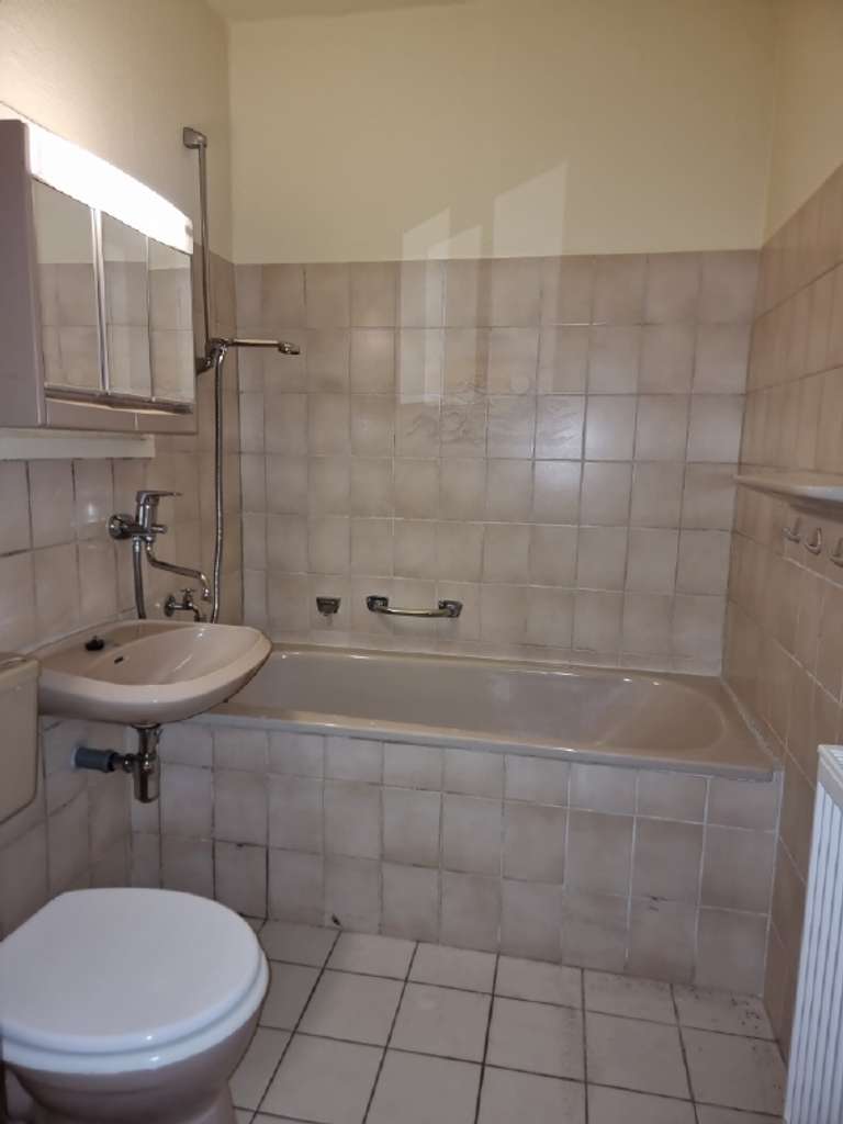 Immobilie in Crimmitschau - Bereit für Ideen - 3.-R.-Whg. mit Balkon & Weitblick - Bild 4