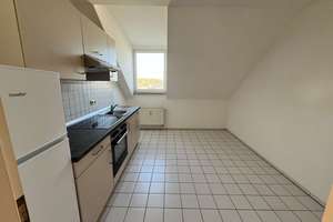 Helle Dachgeschosswohnung mit Einbauküche - 2 Monate Kaltmietfrei