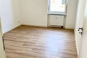 ***Neuwertig! Gut geschnittene 2­ Zi.­ Wohnung mit Stellplatz im Hof*** – Am Schloßpark 102, 65203 Biebrich, Wiesbaden – Vorschaubild 3