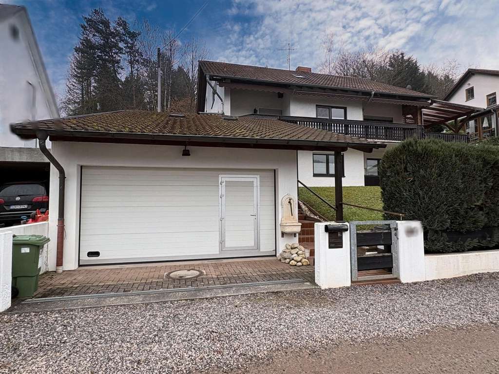 Immobilie in Dernbach (Westerwald) - Großes Wohnhaus in Ortsrandlage - Bild 1