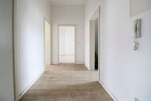 2- Raumwohnung in einem denkmalgeschützten Mehrfamilienhaus von Schlosschemnitz mit Balkonpotenzial – Die vollständige Adresse der Immobilie erhältst du vom Anbieter., 9113 Schloßchemnitz, Chemnitz – Vorschaubild 1