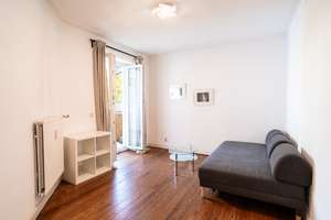 Altbaucharme in Eimsbüttel, stilvolle 2-Zi.- Wohnung mit Balkon