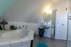 Wohnen mit Villenflair – hochwertige Dachgeschosswohnung mit Balkon in Villingen – Die vollständige Adresse der Immobilie erhältst du vom Anbieter., 78050 Villingen, Villingen-Schwenningen – Vorschaubild 36