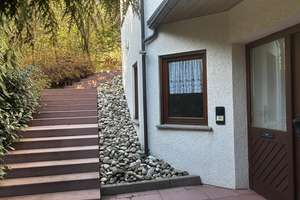 Haus mit viel Licht, Platz und Aussicht. Auch als Generationenhaus oder mit Praxis geeignet. – Die vollständige Adresse der Immobilie erhältst du vom Anbieter., 72336 Balingen – Vorschaubild 2