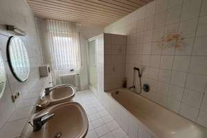 Mehrgenerationenhaus mit Entwicklungspotenzial in ruhiger Lage von Hildrizhausen – Die vollständige Adresse der Immobilie erhältst du vom Anbieter., 71157 Hildrizhausen – Vorschaubild 4