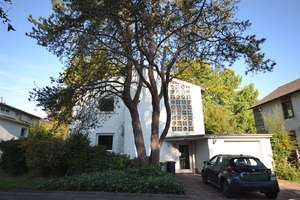 # Köln-Rodenkirchen, Eigentumswohnung im ZFH, große Garage, perfekt gelegen #