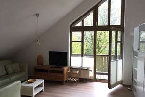 Wohnen im Grünen und dennoch Stadtnah: 2-Zimmer-Wohnung mit Balkon in Berg am Laim – Wildenwarter Str. 1, 81825 Berg am Laim Ost, München – Vorschaubild 3