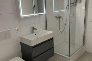 Möbliertes modernes 6,5-Zimmer Haus mit hellem Wohnzimmer , tolle Terrasse und Einbauküche – 71229 Leonberg – Vorschaubild 28