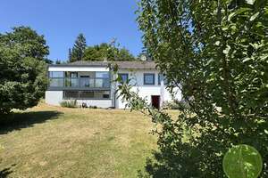 ** Endlich ZUHAUSE! Freistehendes Haus * Fernblick * ca. 1.500 qm Grund * Wintergarten * Carport ** – Die vollständige Adresse der Immobilie erhältst du vom Anbieter., 92277 Hohenburg – Vorschaubild 1