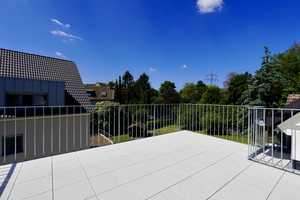 Fünf Zimmer Dachgeschosswohnung mit zwei Balkonen und Tiefgarage in Wiesbaden Biebrich – Wiesbaden – Vorschaubild 2