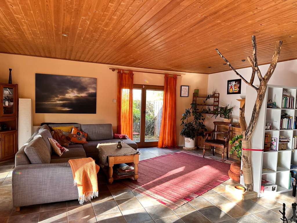 Immobilie in Wrist - Holzhaus bei Hamburg (38 Min. HVV) – Wintergarten, Kamin & großer Garten - Bild 4