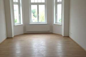 schicke Wohnung inkl. 50 qm Ausbaureserve im DG,  4 Zimmer,, Bad, Küche, GWC,Balkon