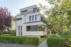 Perfekt für die große Familie. Mit Wohnküche, Kamin und Dachterrasse – Hamburg – Vorschaubild 1