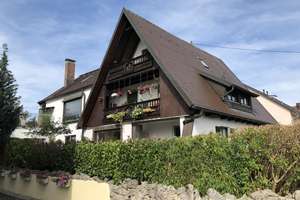 Geräumige und helle Altbauwohnung mit Dachterrasse in bester Karlsfelder Lage – Blumenstraße 34, 85757 Karlsfeld – Vorschaubild 2