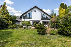 Sonne, Glas & 500 m² Südgarten – die lichtdurchflutete Familienvilla im Blumenviertel