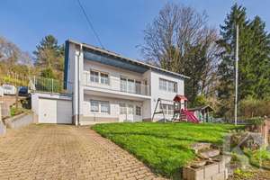 Großzügiges Wohnen in Merzig – Einfamilienhaus mit Garten, Balkon & Wintergarten – Die vollständige Adresse der Immobilie erhältst du vom Anbieter., 66663 Merzig – Vorschaubild 1