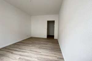 * GEMÜTLICHE 2 Zimmer * WOHNUNG * 2 Balkone * modernes Badezimmer * SOFORT bezugsfrei * – Zeißstraße 71, 9131 Hilbersdorf, Chemnitz – Vorschaubild 3