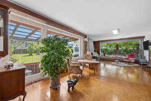 Sommer am Pool, Winter am Kamin und ein Gartenparadies für die ganze Familie. – Die vollständige Adresse der Immobilie erhältst du vom Anbieter., 89331 Burgau – Vorschaubild 7