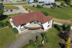 Flexibles Wohnkonzept: Großzügiges Wohnhaus mit Arbeitsbereich und Garten in 78586 Deilingen – Die vollständige Adresse der Immobilie erhältst du vom Anbieter., 78586 Deilingen – Vorschaubild 4