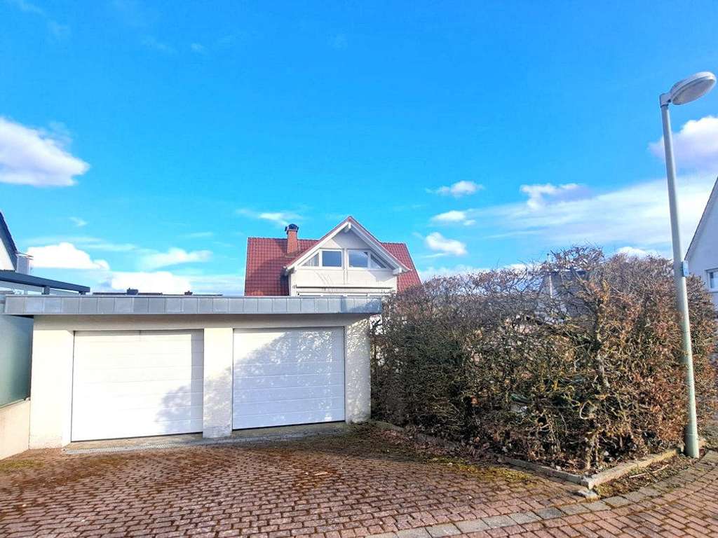 Immobilie in Warstein - Ruhe und Platz, auch für 2 Generationen: Ein-/Zweifamilienhaus mit Doppelgarage in Warstein!
 - Bild 4