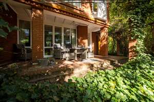 Zuhause im Grünen mit den urbanen Vorzügen der Stadt! Bezugsfreies 5 Zimmer Reiheneckhaus!